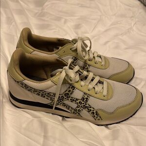 Stylish Beige and Leopard Print Women's Sneakers